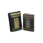 Twee zwarte en gouden Kaaba-thema boeken in lederen hoes pocketformaat Koran